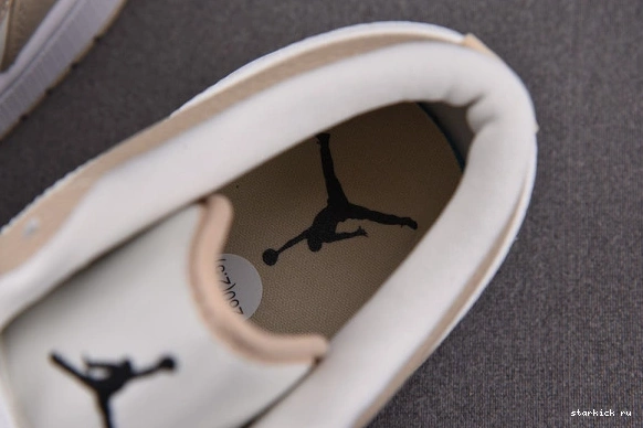 University Jordan FB7168-121 Red Rattan Sail Low SE 1 FB7168-121 0124